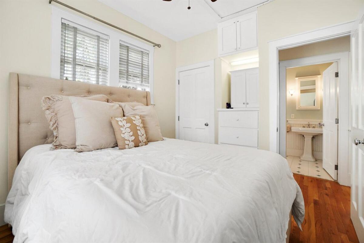 213 Sandyshore Shore To Please 6 Bedroom 6ba Steps From The Holiday home